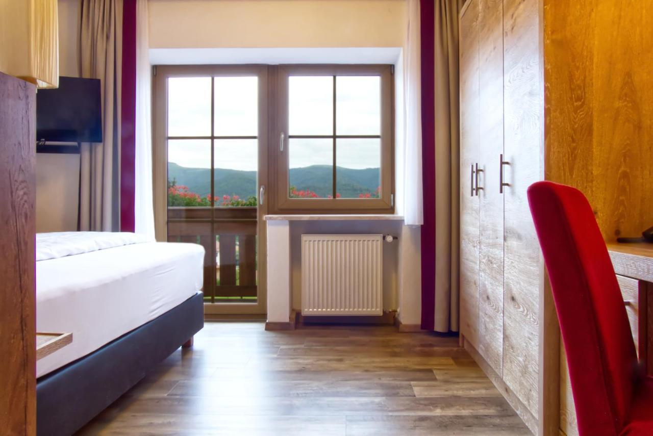 Garnihotel Zur Linde - Bayerischer Wald - Aktivcard Mit 154 Kostenfreien Leistungen - Kostenloser Parkplatz Лоберг Экстерьер фото